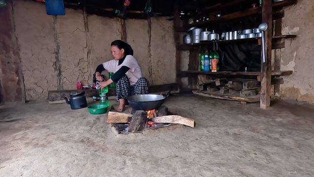 Rita prepares egg hot spicy noodles & eats in the farm house || life in rural Nepal @Ritarojan смотреть онлайн