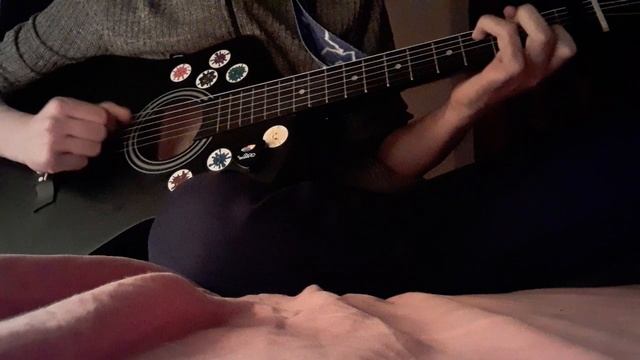 Играю на гитаре (Не мемное видео)