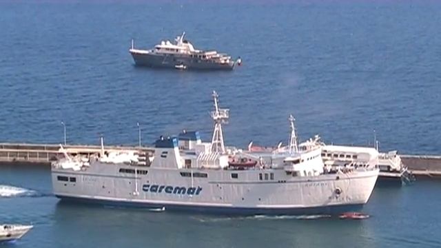 Ferry Caremar Driade at Capri, Italy смотреть онлайн