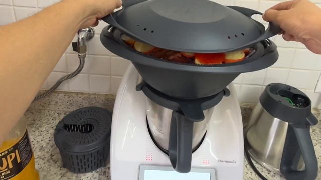 Мукека из тилапии, тукупи, кажу и машише. И других непонятных вам слов смотреть онлайн