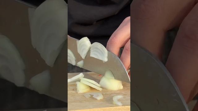 КАРТОФЕЛЬ ПО ОХОТНИЧЬИ В КАЗАНЕ НА КОСТРЕ🤤🔥 #рецепт #рецепты #еда #вкусно #cooking #мясо #кулинар