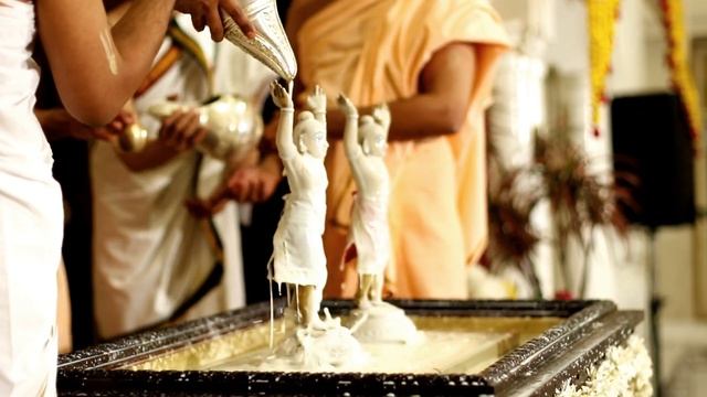 Gaur Purnima Celebration 2018 | Sakhe Kalaya Gaura Udaram Full Song | Hare Krishna Mandir Ahmedabad