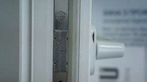 серый уплотнитель для окон