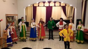 "Катились два яблочка"