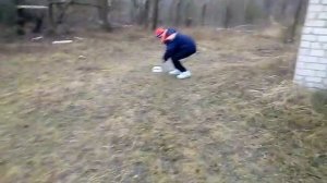 Петарда "крейзи робот" против кастрюльки.