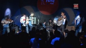 Голос Омерики-Дай сигарету