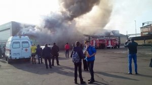 Пожар в Междуреченске 24.10.17 ( горит магазин на крытом рынке)!!!