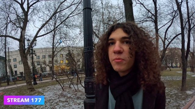 ChatGPT или DeepSeek – кто круче? Опрос москвичей смотреть онлайн