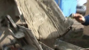 Подача раствора для заливки стяжки с миксера!!!  в Ростове-на-Дону