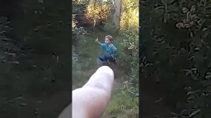 Мерзкая школота  убила лягушку