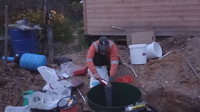 Установка умягчителя воды в кессоне смотреть онлайн