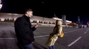 Задаем девушкам 3 простых вопроса - Поцелуй пранк