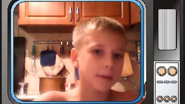Антон снимает видео .