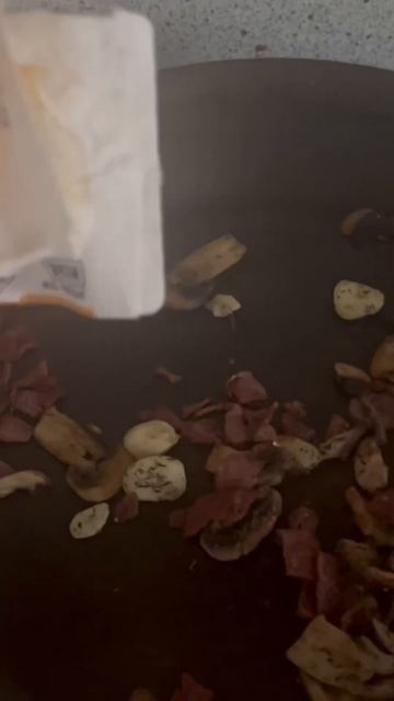 Creamy Mushroom Pasta with Turkey Bacon