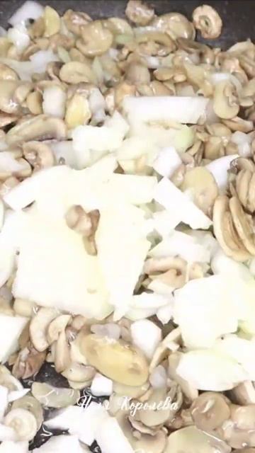 ЗАКУСКА - ЖЮЛЬЕН С КУРИЦЕЙ И ГРИБАММ смотреть онлайн