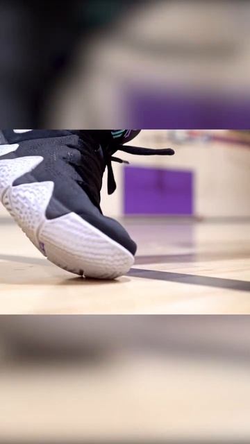 Remember the Kyrie 4? #kyrie8 #kyrieinfinity #kyrie #kyrieirving #kyrie4 смотреть онлайн