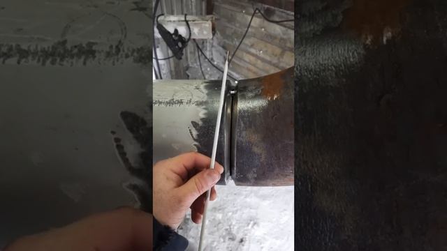 Корень электродом 3.2 мм. Сварка трубы на просвет смотреть онлайн