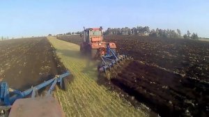 Осень. Подьем зяби. КИРОВЦЫ с плугами ПШУ-8.