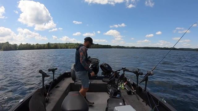 The SECRET Walleye Spot No-One is Fishing! смотреть онлайн