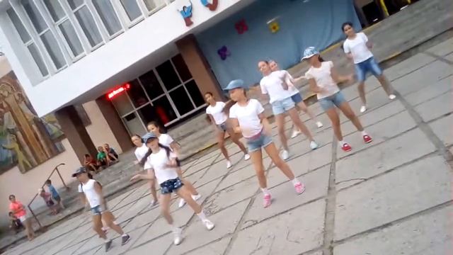 Непохожие Майчанка!! Танцуют все!!! смотреть онлайн