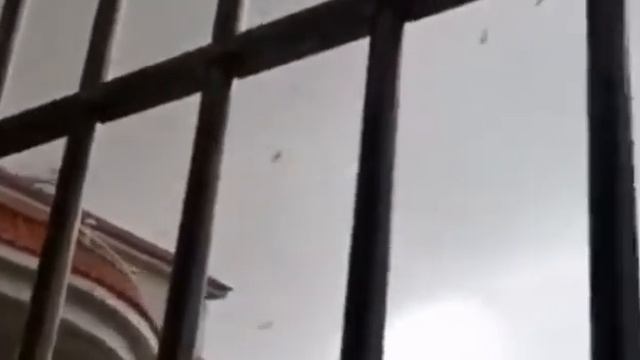 Powerful tornado in China lifts people and tears off hundreds of roofs, news24 смотреть онлайн