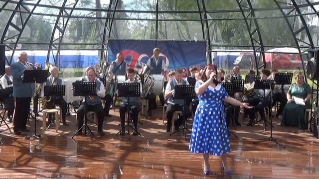 "В городском саду играет духовой оркестр..." / Духовой оркестр Тихвинской ДШИ смотреть онлайн