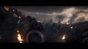 Капитан Америка поднимает молот Тора/Мстители: Финал/2019