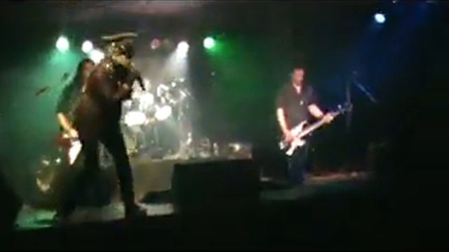 Sucker Punch Sadie performing "Between The Lines" by Stone Temple Pilots смотреть онлайн