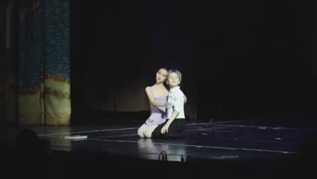 Фрагмент выступления балета-сказки_ Снежная королева. смотреть онлайн