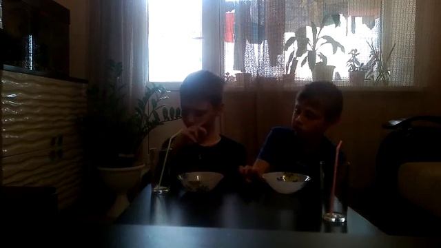 Кто быстрее съест и выпьет
