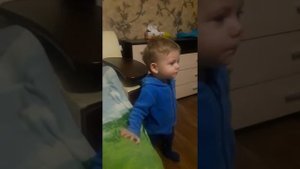 Плачет из за песни