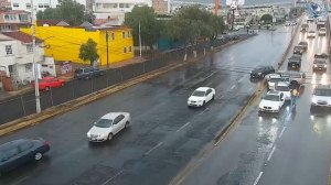 Provoca carambola en Hidalgo por lluvia... Y huye del lugar