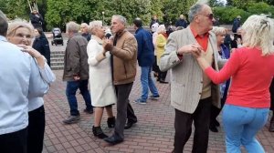_Пусть распускаются цветы в саду весеннем у реки..._.mp4