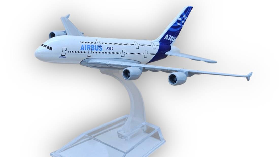 Модель самолета Airbus A380 Заводской длина 14 см (без шасси)