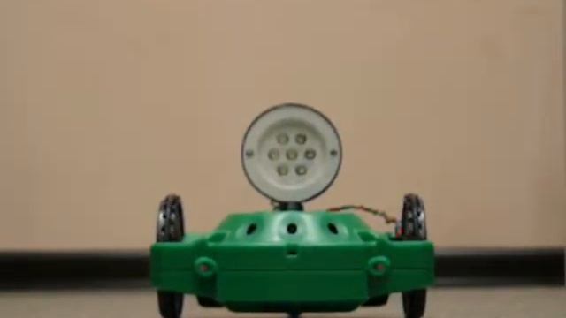 Scribbler S3 движется на объект и включает "прожектор" смотреть онлайн