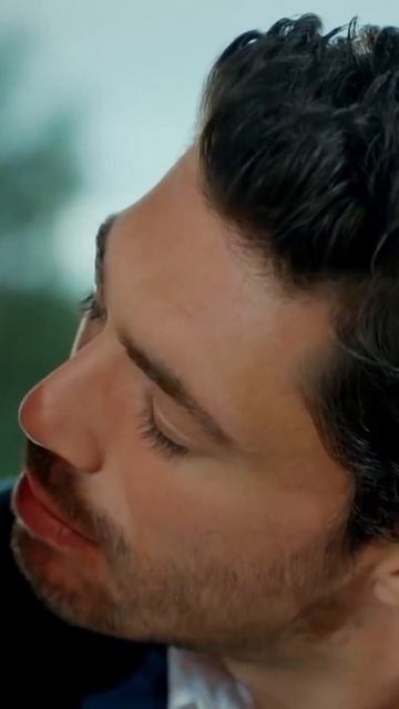 впечатляющий поцелуй - Статус отношений: Запутанно #shorts смотреть онлайн