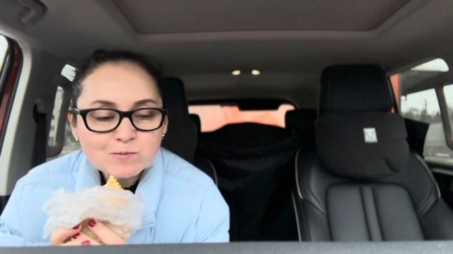 Переехали. Из столицы в глубинку. Самый вкусный чебурек. Купили подарок.