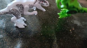 Динозавры дерутся