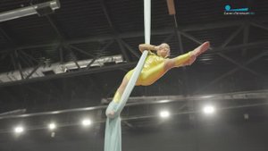 Танец на полотнах или воздушные шелка. Соревнования по воздушной гимнастике в Петербурге