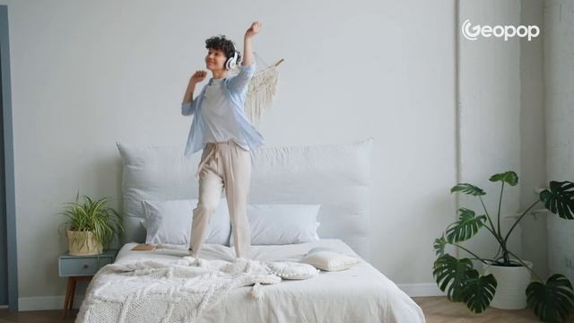 The chemistry of falling in love: what happen to our brain смотреть онлайн