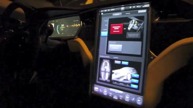 The Tesla Model S Experience - Part 3 - The Tesla at Night - Specs and 17" Monitor Display смотреть онлайн