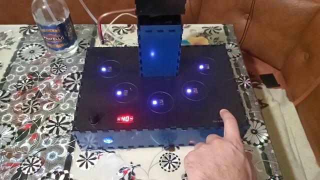 Наливатор типа замок. Материал черный акрил 3мм.