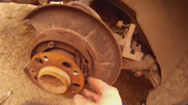 Как подтянуть ручник. Ремонт ручного тормоза на автомобиле BMW E34 Подтягиваем тросс ручника