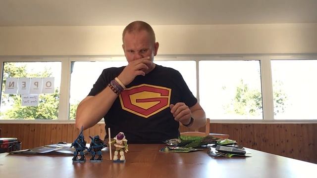 Opening and assembling Mega Bloks Nickelodeon Teenage Mutant Ninja Turtles series 3 mini figures. смотреть онлайн