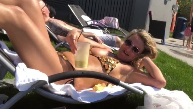 Our day by the pool | Sunny Day | David Lloyd Clubs смотреть онлайн