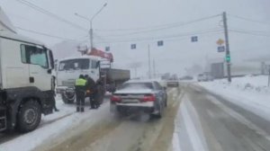 Автоинспекторы поэтапно сопровождают транспорт  на трассе "Кавказ" на Ставрополье