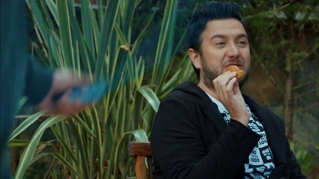 Onur Büyüktopçu Neden Barış Arduç'a Özendi? смотреть онлайн