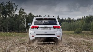 Jeep Grand Cherokee SRT8 2014 — За кадром