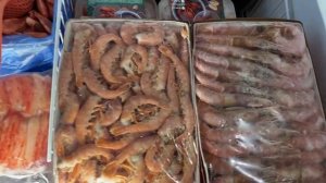 Ассортимент креветок в магазине Морепродукты N1