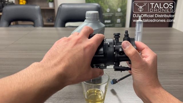 How to replace the oil of an Agras T30 Pump смотреть онлайн